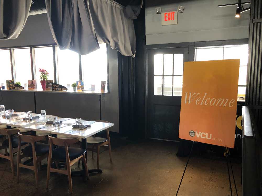 A sign welcoming visitors into a lunch room.